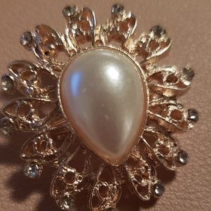 Teardrop flower brooch